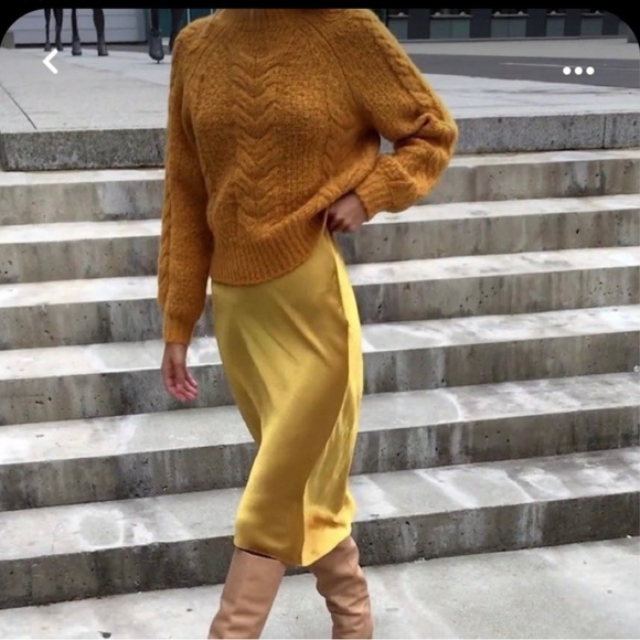 Aritzia Sunday Best Melly Sweater in Cairo Gold XS - Picture 2 of 4